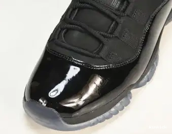 11 CAP 378037-005 JORDAN AND GOWN RETRO - 0513